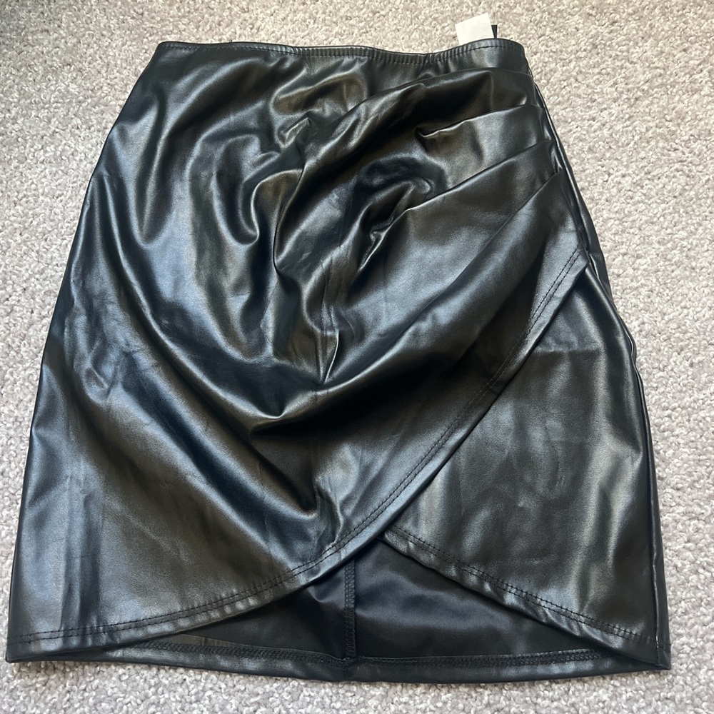 Black leather skirt NEW